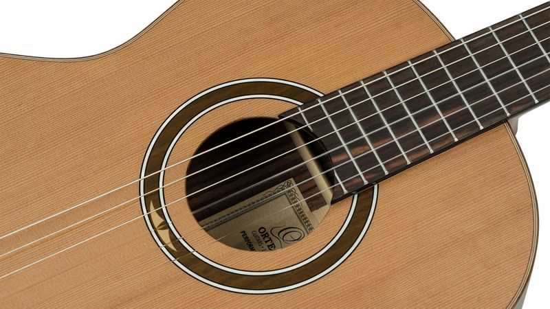 Ortega RE159RWSN Klassisk gitar 4/4 Size, med mik, Slim neck