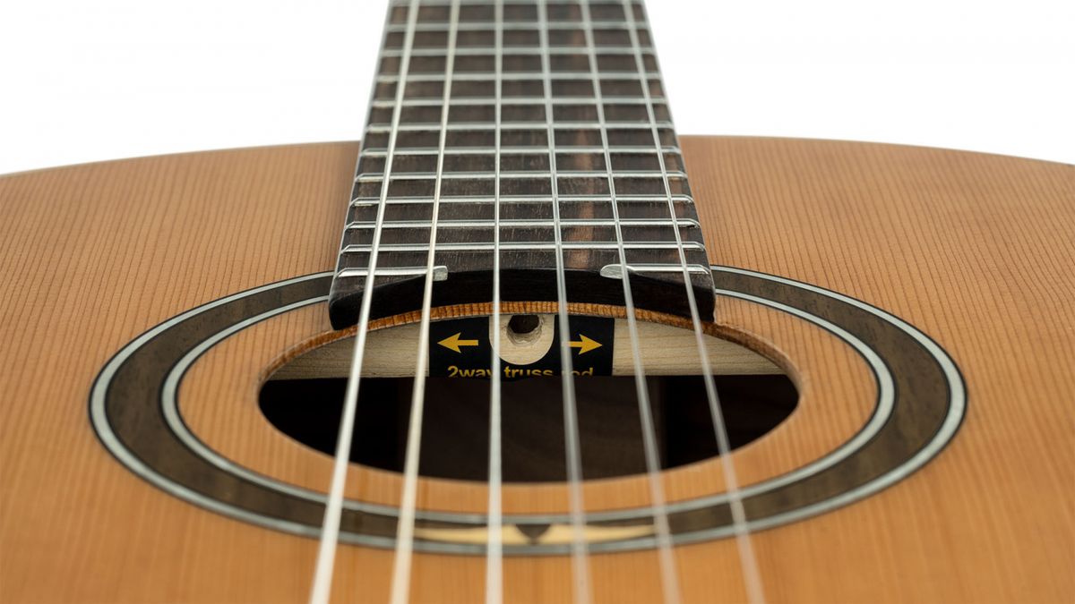 Ortega RE159RWSN Klassisk gitar 4/4 Size, med mik, Slim neck