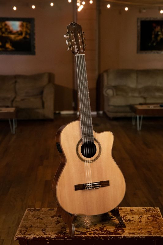 Ortega RCE158MN Klassisk gitar 4/4 Size, med mik, Medium neck
