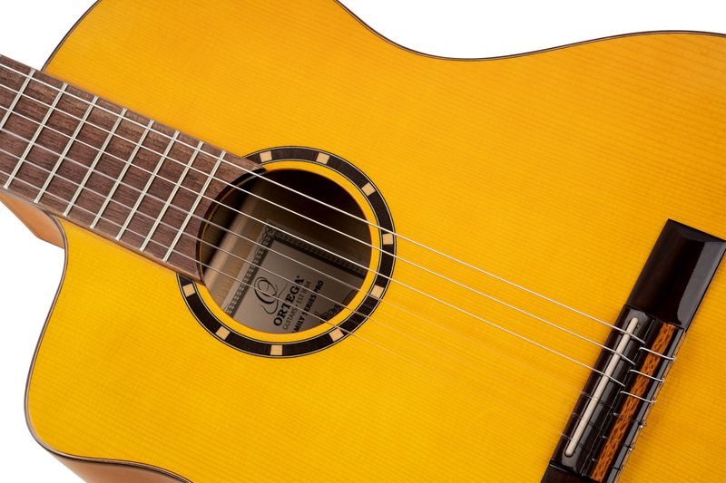 Ortega RCE170F-L Klassisk gitar m.mik, 4/4 Size, Flamenco model, Left