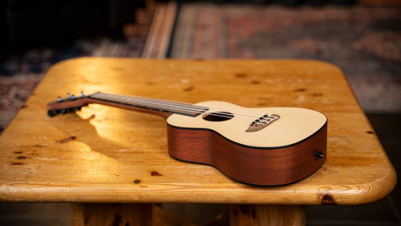 Ortega RU4 Concert ukulele, Bonfire, Spruce