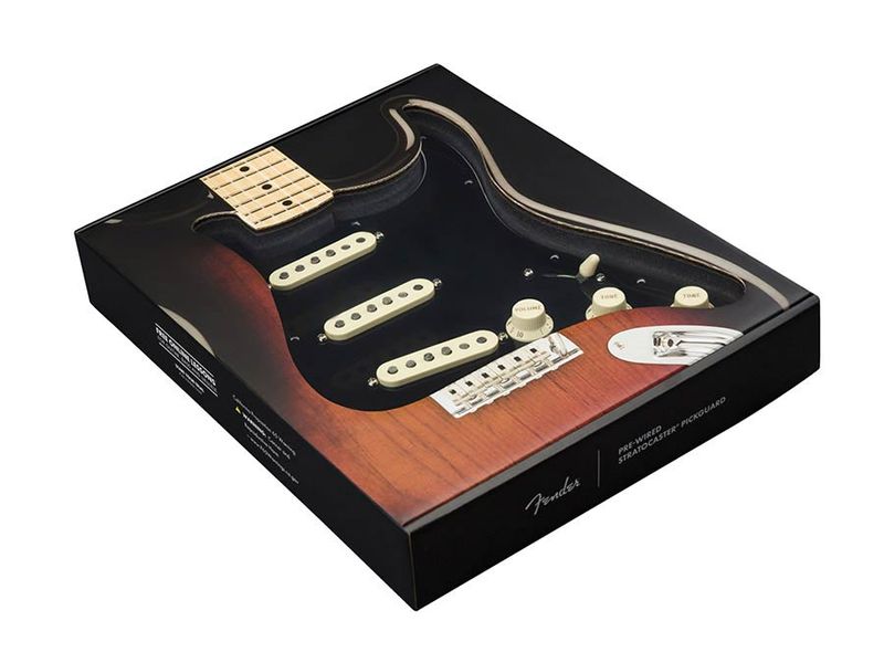Fender Pre.Wi Strat PG Custom Shop Fat 50's SSS, 11 screw holes, black