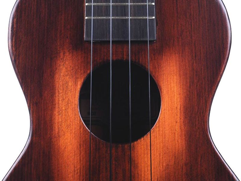 Mahalo Historic Series, all solid concert ukulele, historic brown, with heavy duty bag