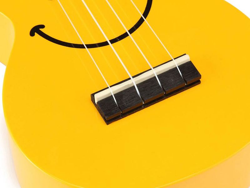 Mahalo Smiley Series, soprano ukulele pack SMILE, yellow, with essentials accessory pack