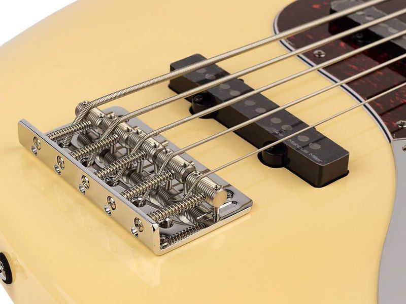 Sire V5 A5/VWH Marcus Miller alder 5-string passive bass guitar vintage white